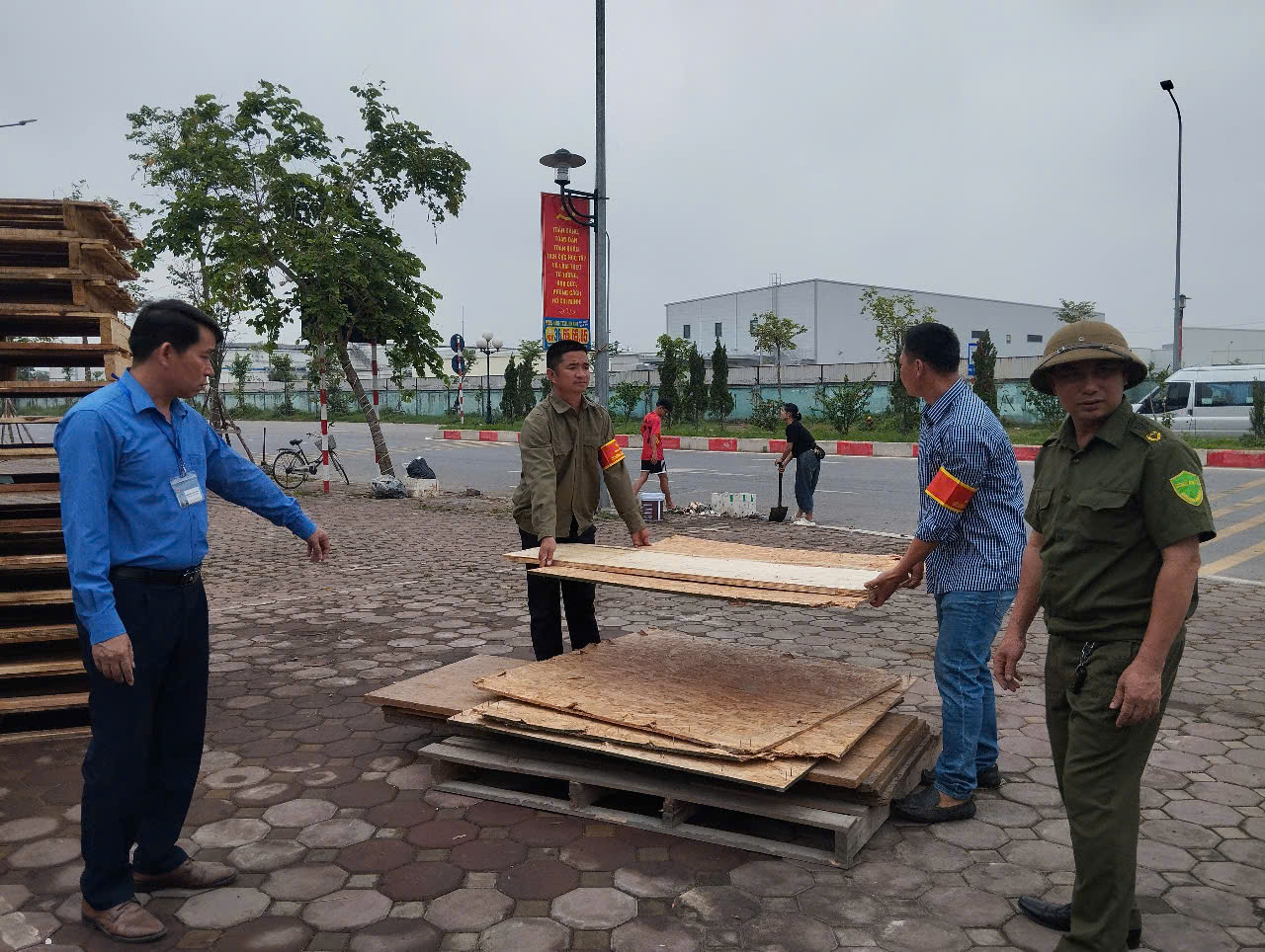 Mai Đình: Ra quân xử lý vi phạm trật tự an toàn giao thông, lập lại trật tự đô thị